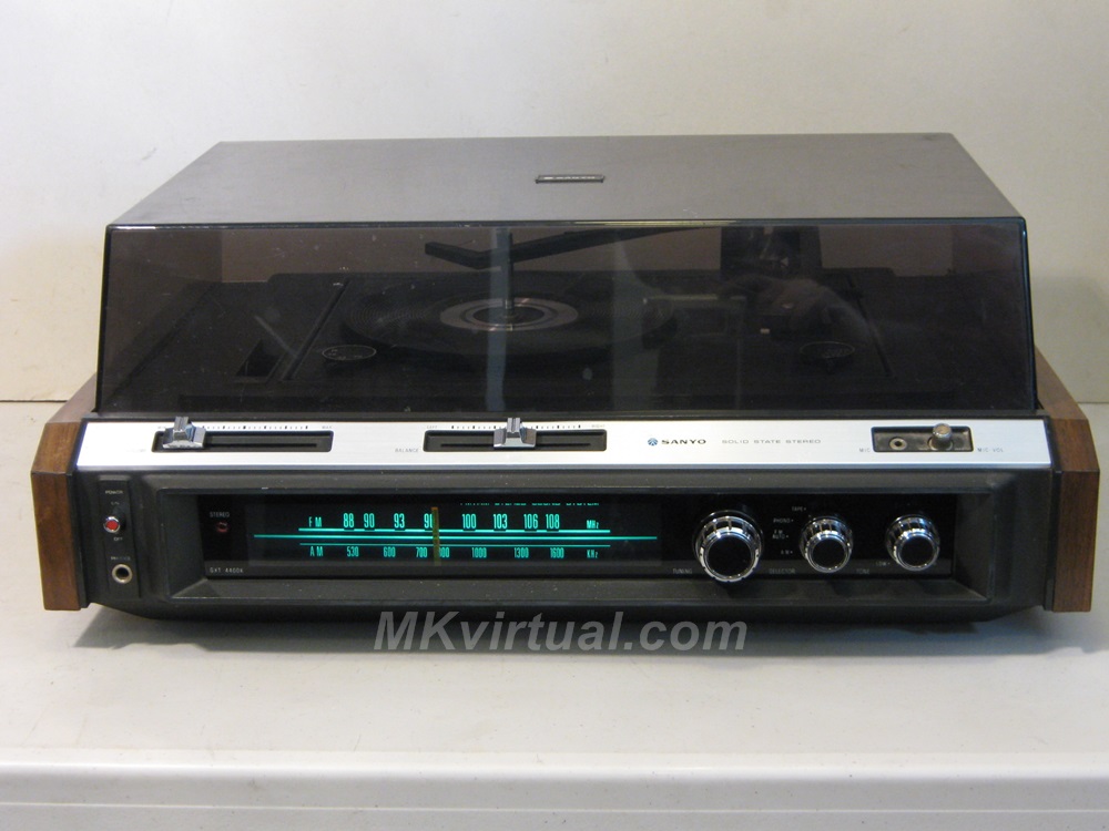 Sanyo stereo AM/FM/turntable model GXT-4400